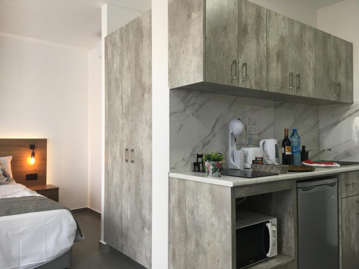Ellenapa Apts & Apartament