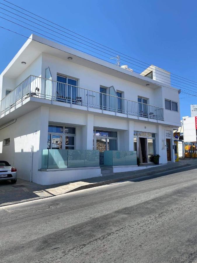Ellenapa Apts & Apartament *
