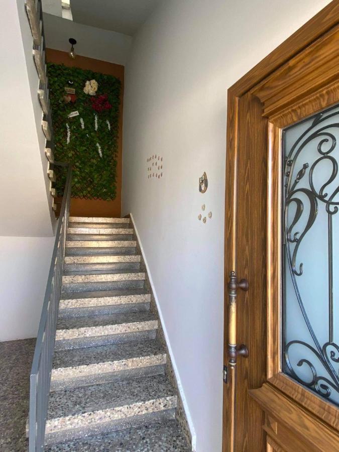 Apartament Ellenapa Apts & *