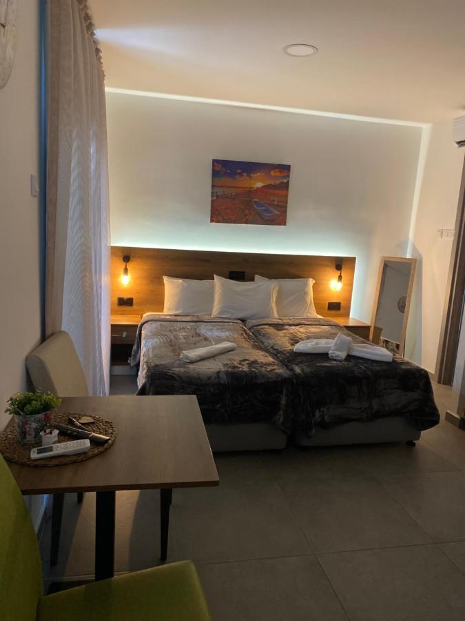 Ellenapa Apts & Apartament *