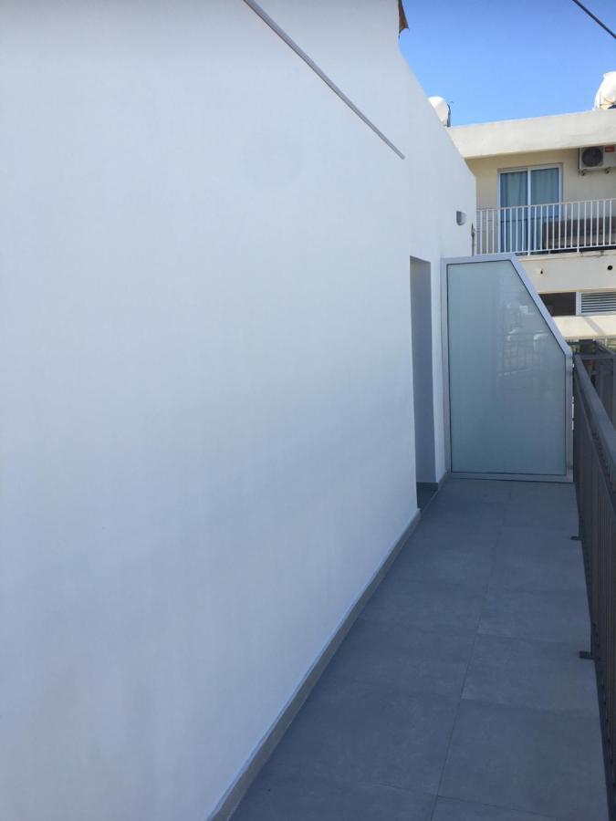 Appartement Ellenapa Apts &