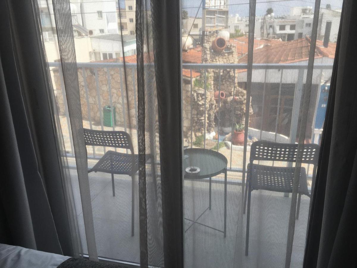 Appartement Ellenapa Apts & *